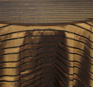 Sur-Nappe Rayee Noire et Or