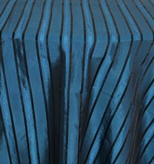 Sur-Nappe Bleu et Noire Rayee