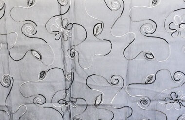 Sur-Nappe Florale Noire et Blanc